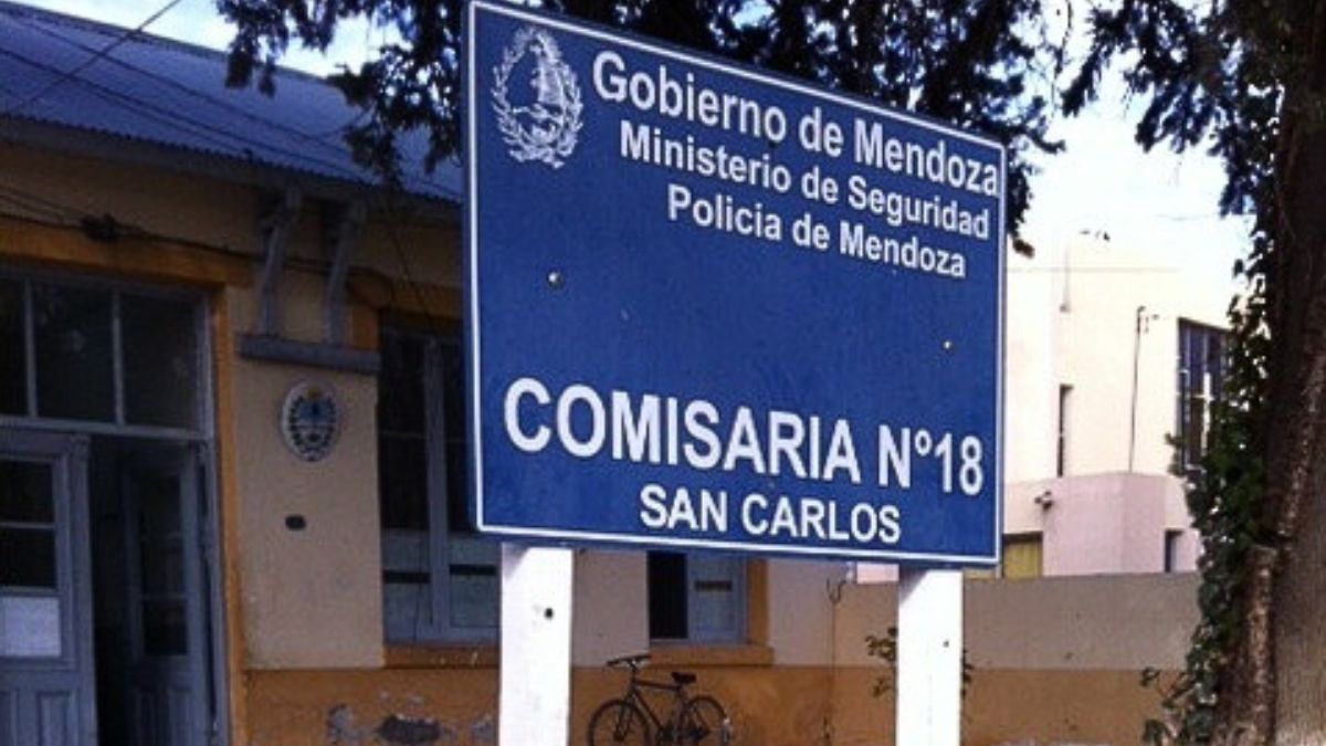 Joven fue a denunciar un abuso sexual y relató que un policía la obligó