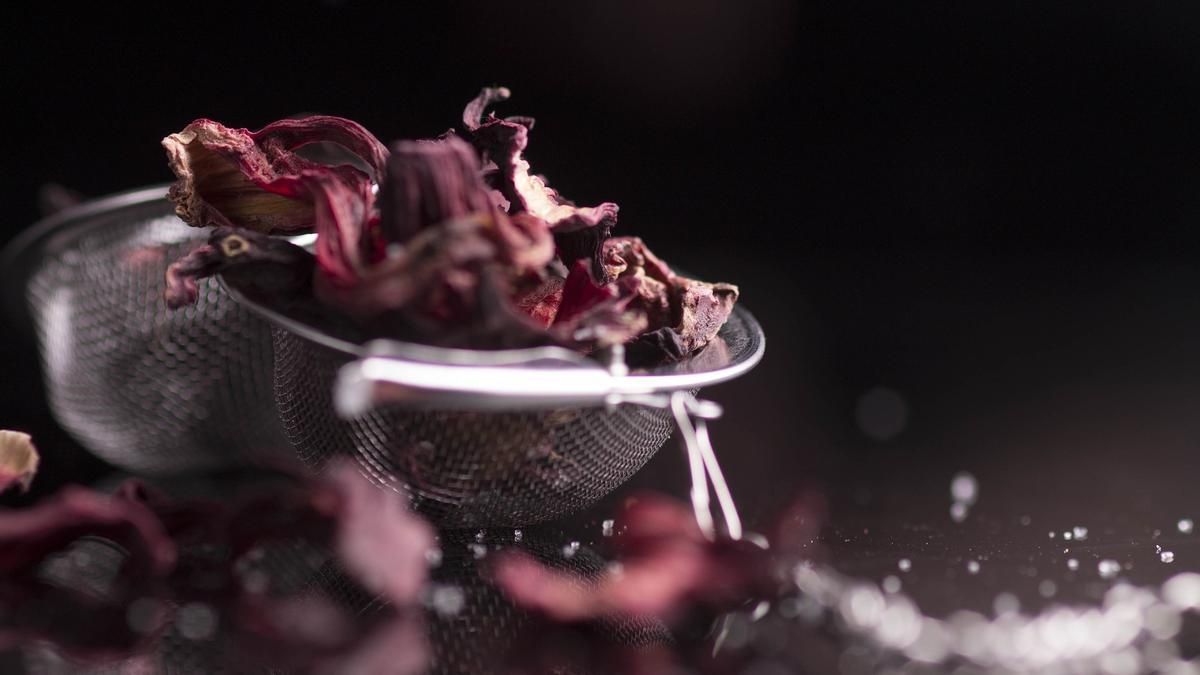 Cómo preparar el té de hibiscus para adelgazar