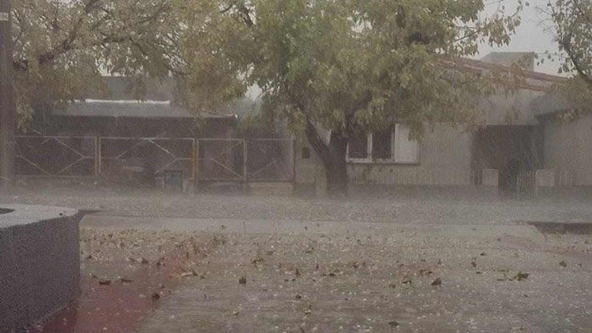 Fuerte tormenta de granizo y agua se abatió en ciudad y distritos aledaños