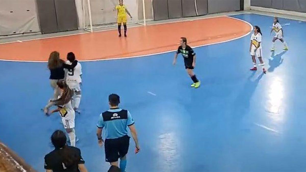 Video Una Jugadora De Futsal De Boca Sufri Una Brutal Agresi N