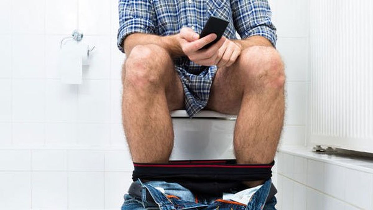 Mexicanos usan su smartphone hasta en el baño