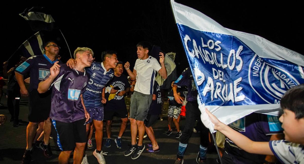 Galería de fotos los festejos de los hinchas de la Lepra en el Gargantini