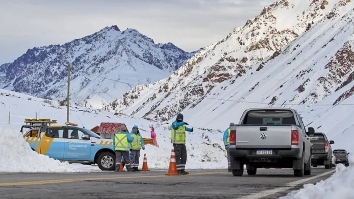 Emitieron una alerta roja por frío extremo en la alta montaña con la