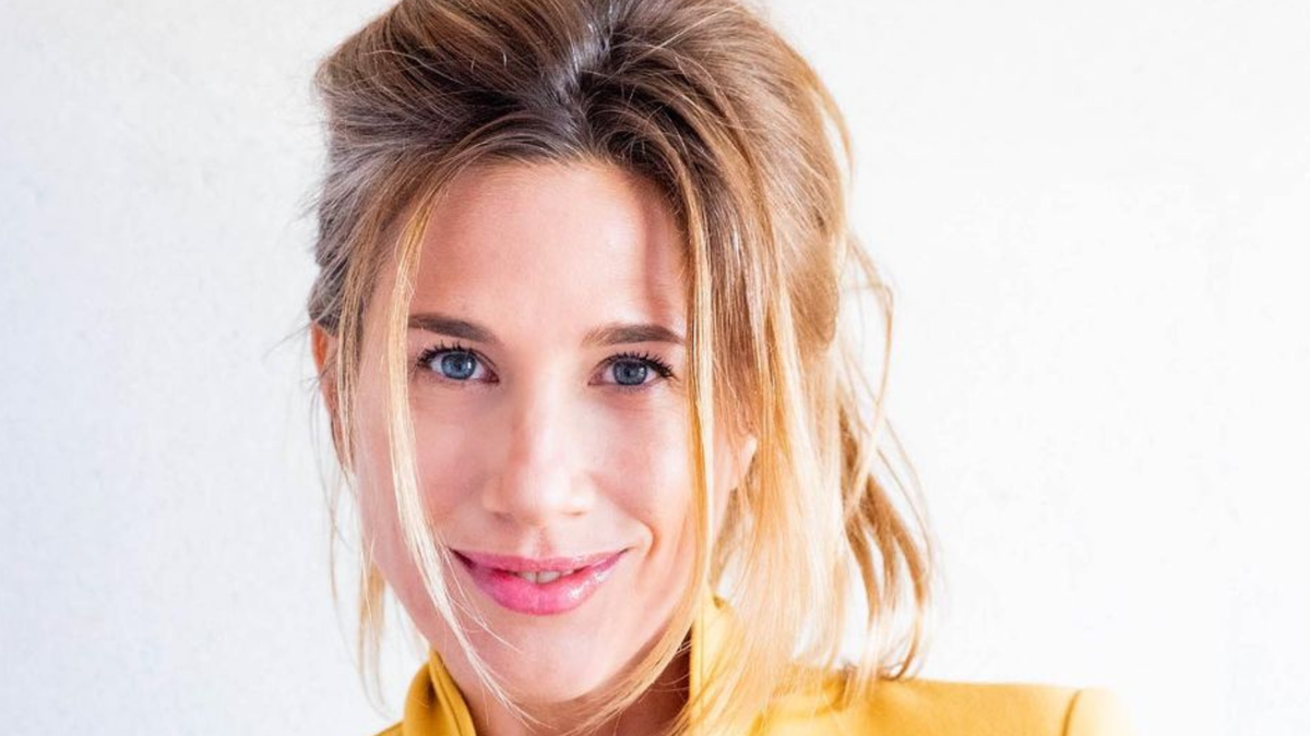 A Sus Alina Moine Se Muestra En Bikini Culotte Ultra Audaz Desde La Pileta Y Paraliza La