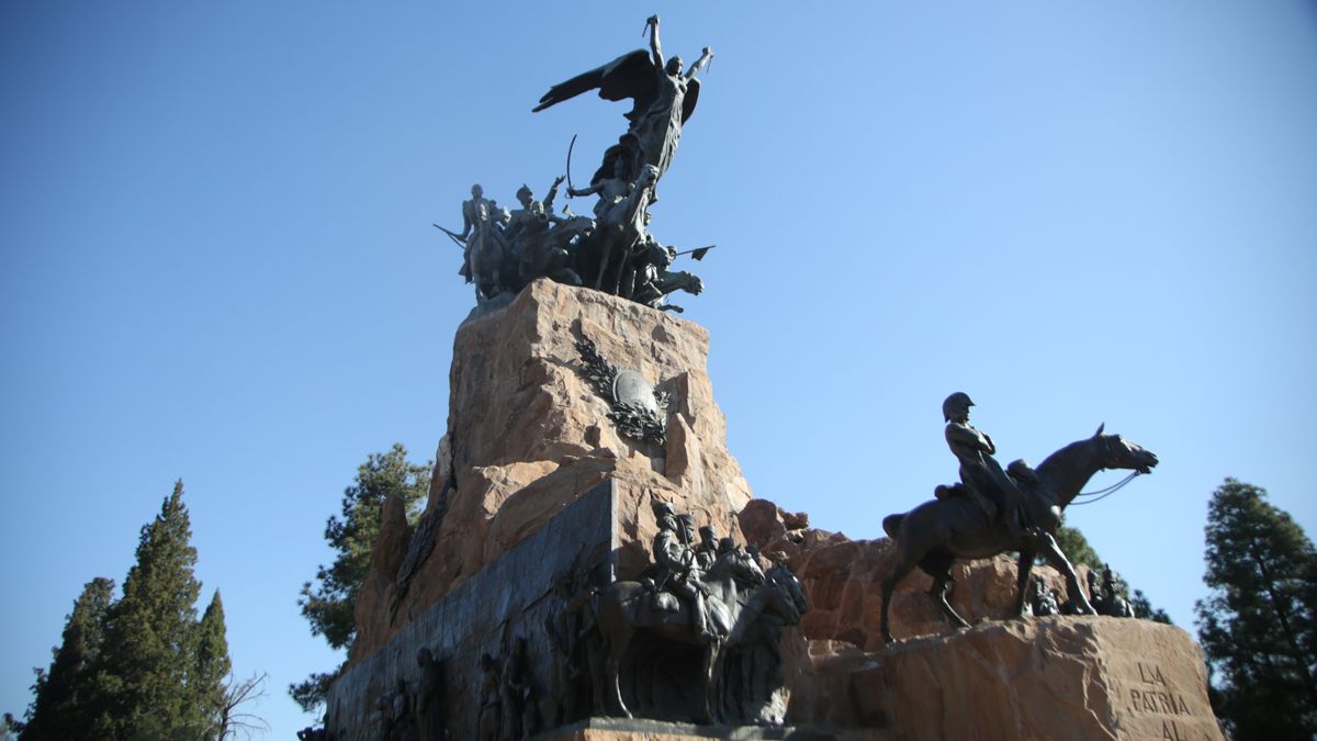 Significado del monumento al Ejército de Los Andes en el Cerro de la