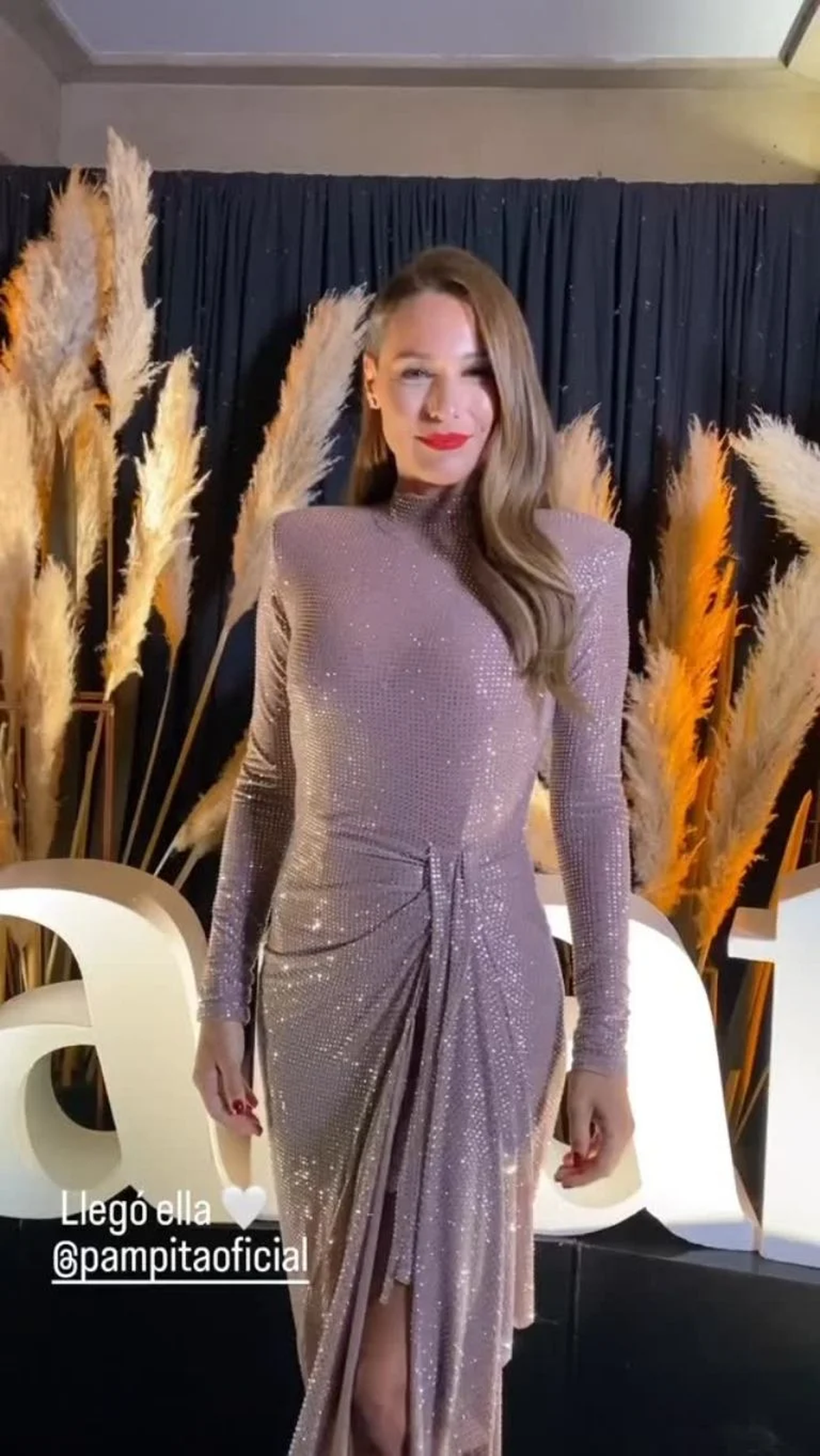 A sus 46 años Pampita confirma que es la reina del shiny en clave XS