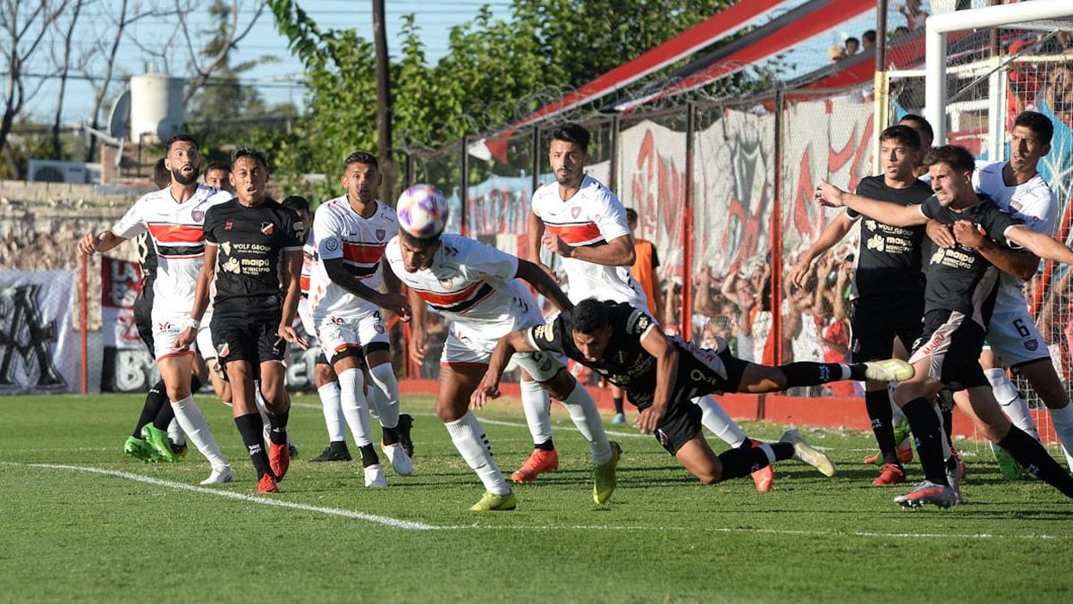 Deportivo Maipú fue sorprendido por Chacarita en La Fortaleza