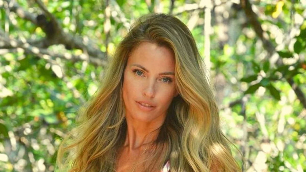 Tricolor cavada y ultra colaless Rocío Guirao Díaz no da tregua con su bikini más letal