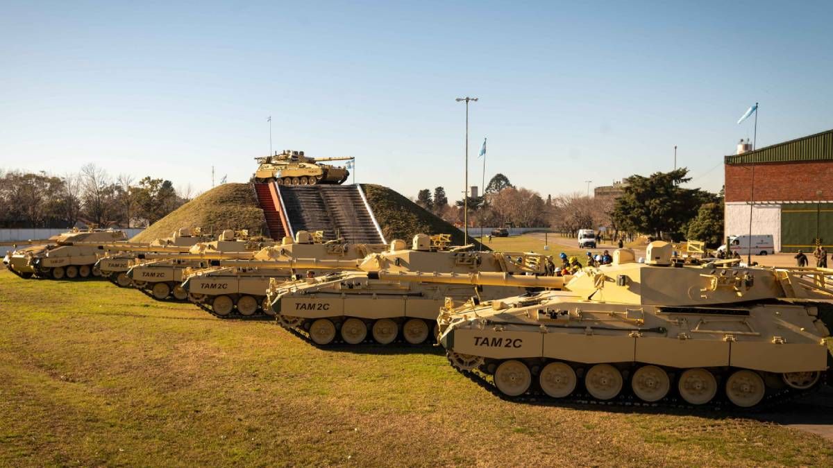 Luis Petri Encabez La Entrega De Los Primeros Tanques Modernizados