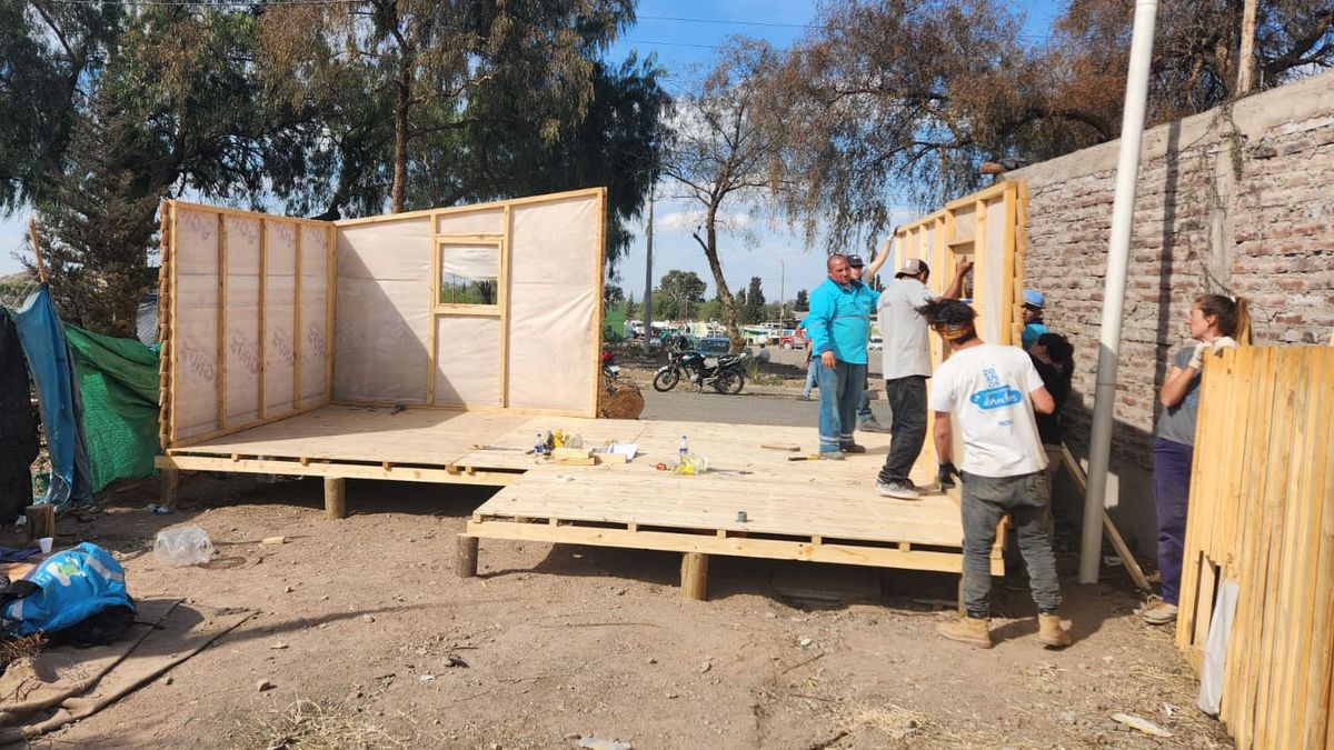 Ya instalan los primeros módulos en la zona afectada por el incendio en