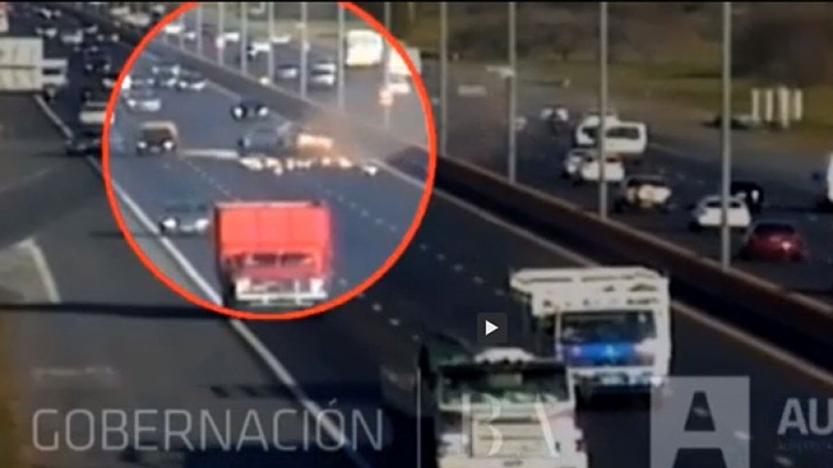 Mir El Terrible Vuelco De Una Camioneta X En Plena Autopista