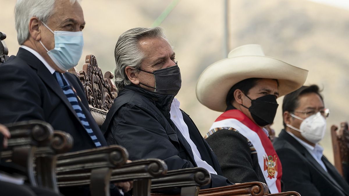 Alberto Fernández participó del acto de juramento de Pedro Castillo