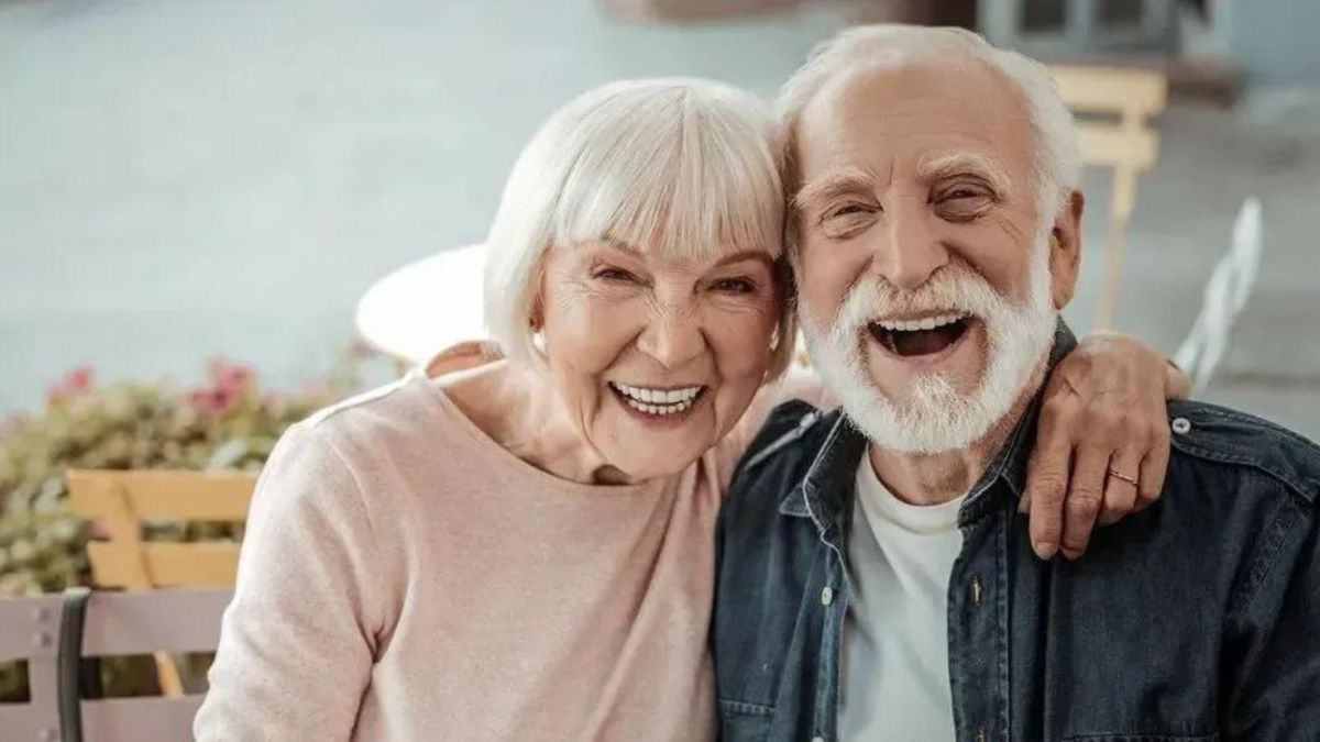 La <b>inteligencia artificial</b> identifica moléculas que predicen la supervivencia en adultos mayores thumbnail