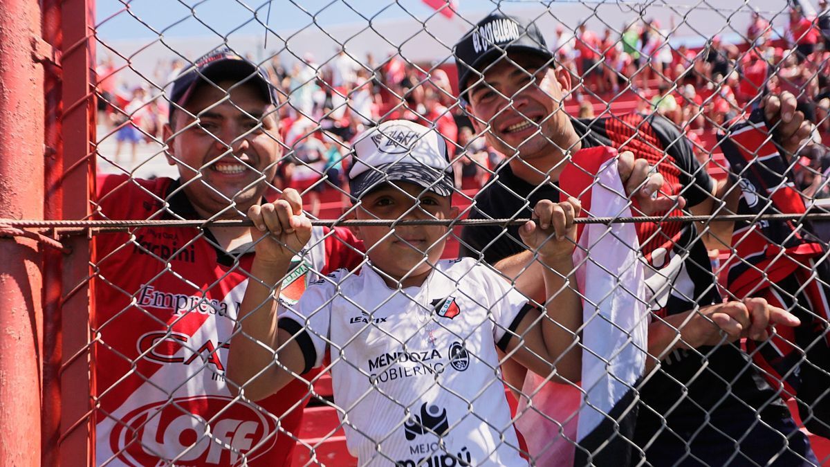 Los Hinchas Del Deportivo Maip Le Pusieron Color Y Pasi N A La Final