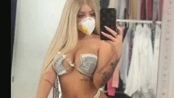 Sensuales modelos posaron en bikinis hechos con barbijos