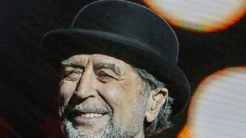 Joaquín Sabina salió al balcón y aplaudió a los médicos y enfermeros