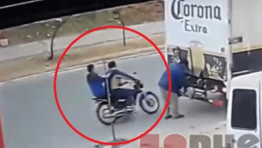 Video: un joven de 18 años murió tras chocar violentamente contra un camión