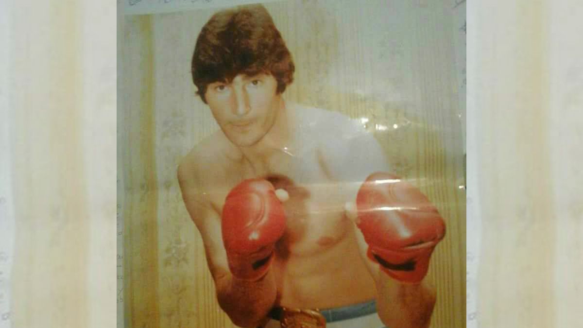 El Gigante de la Feria en una pose clásica del pugilista de los ´70 y ´80.