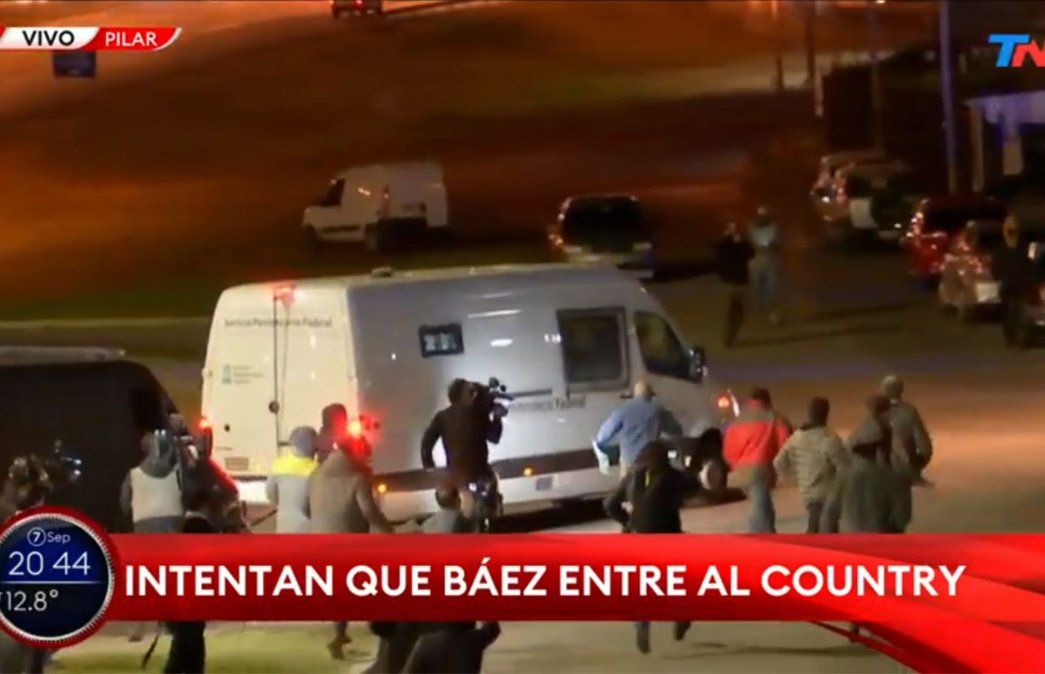 Lázaro Báez salió de la cárcel de Ezeiza pero en Pilar lo esperaron así. Foto: NA.