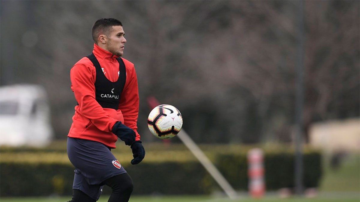 Independiente hizo una contraoferta a Boca por la cesión de Fabricio Bustos.