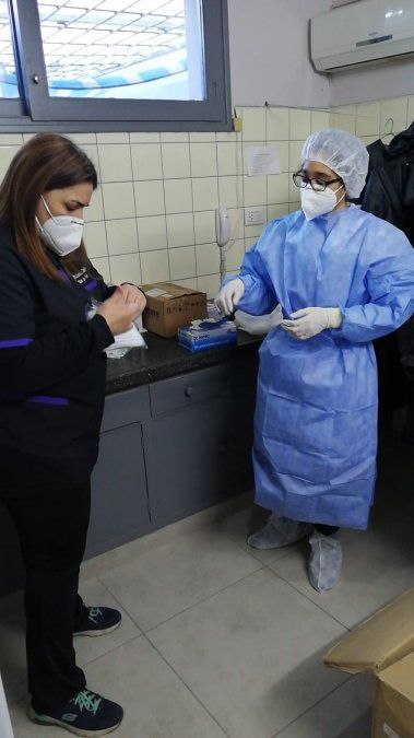 Algunos centros de salud amanecen con filas de personas para realizarse el hisopado