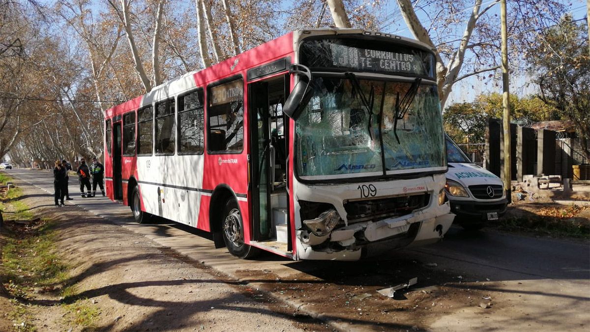 Dos micros protagonizaron un choque en Guaymallén
