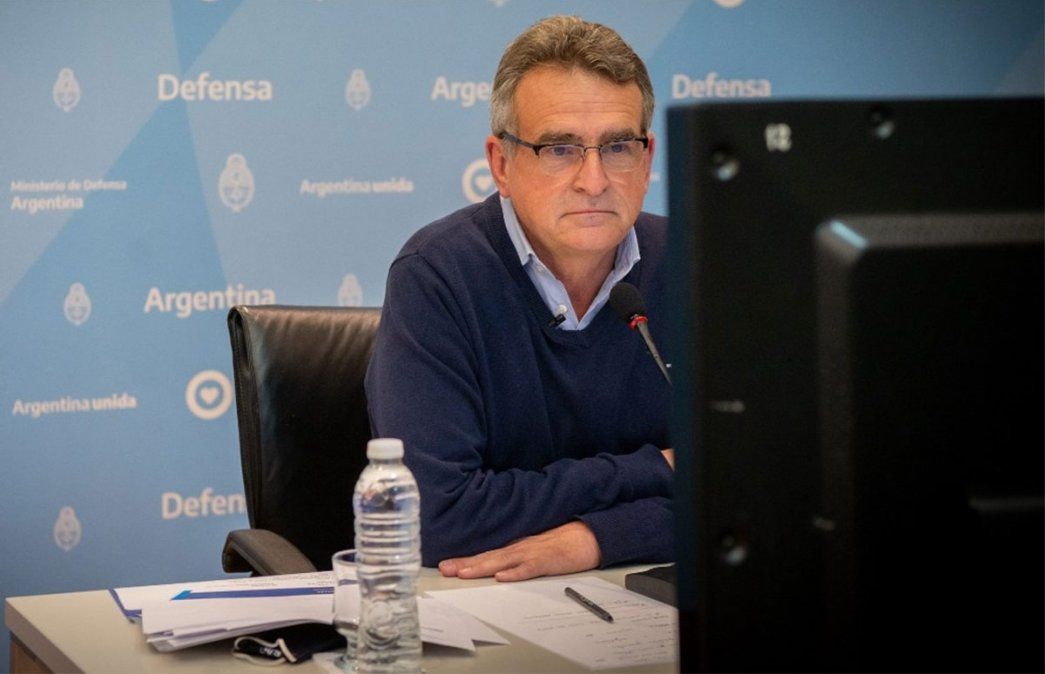 Agustín Rossi aseguró que la columna que escribió el ex presidente Macri es "un intento de desestabilización" al Gobierno de Alberto Fernández. Foto: NA.