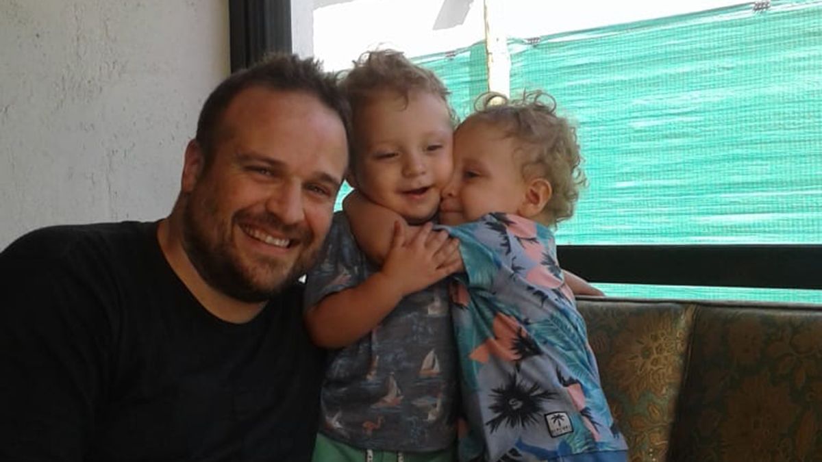 Javier no ve la hora de volver a su hogar para estar con sus hijos.