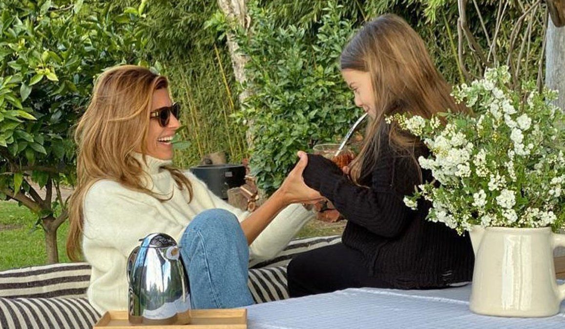 Juliana Awada, esposa de Macri, junto a su hija Antonia