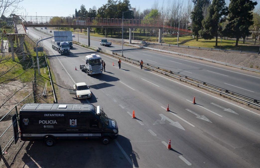 Se multiplicaron los controles en Mendoza y la vuelta a Fase 1 por la pandemia de coronavirus. Foto: Martín Pravata / Diario UNO.