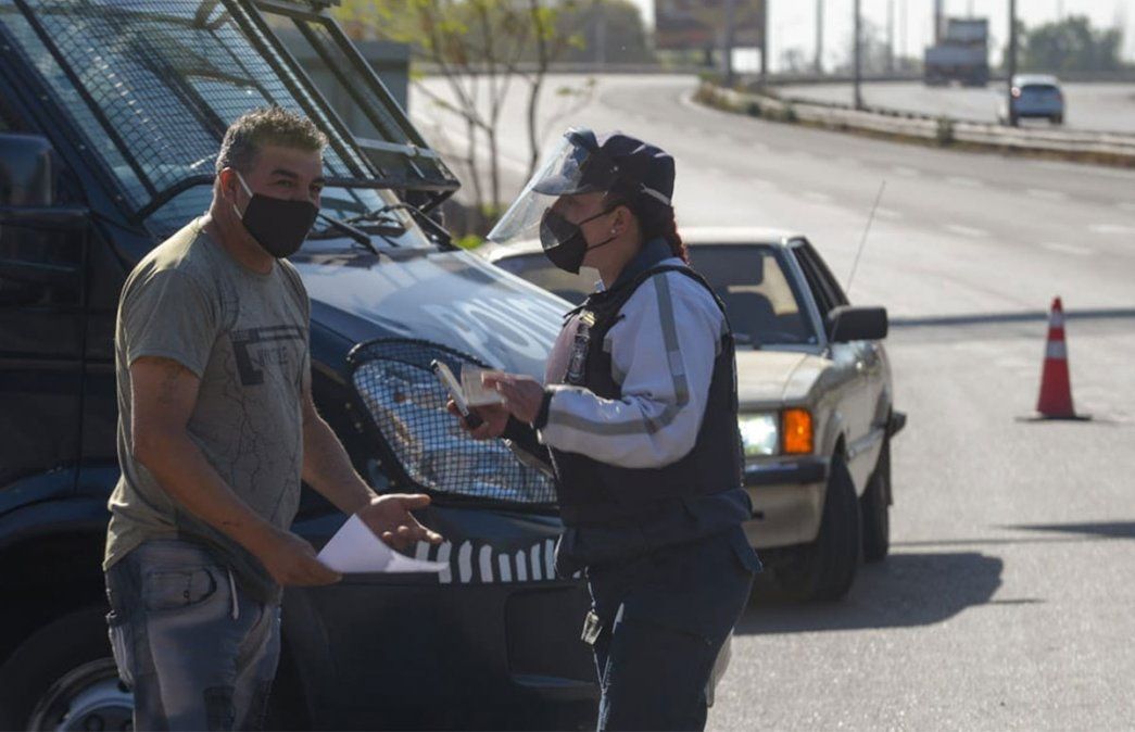 Mendoza y la vuelta a Fase 1 por la pandemia de coronavirus. Hubo discusiones habituales en los controles. Foto: Martín Pravata / Diario UNO.
