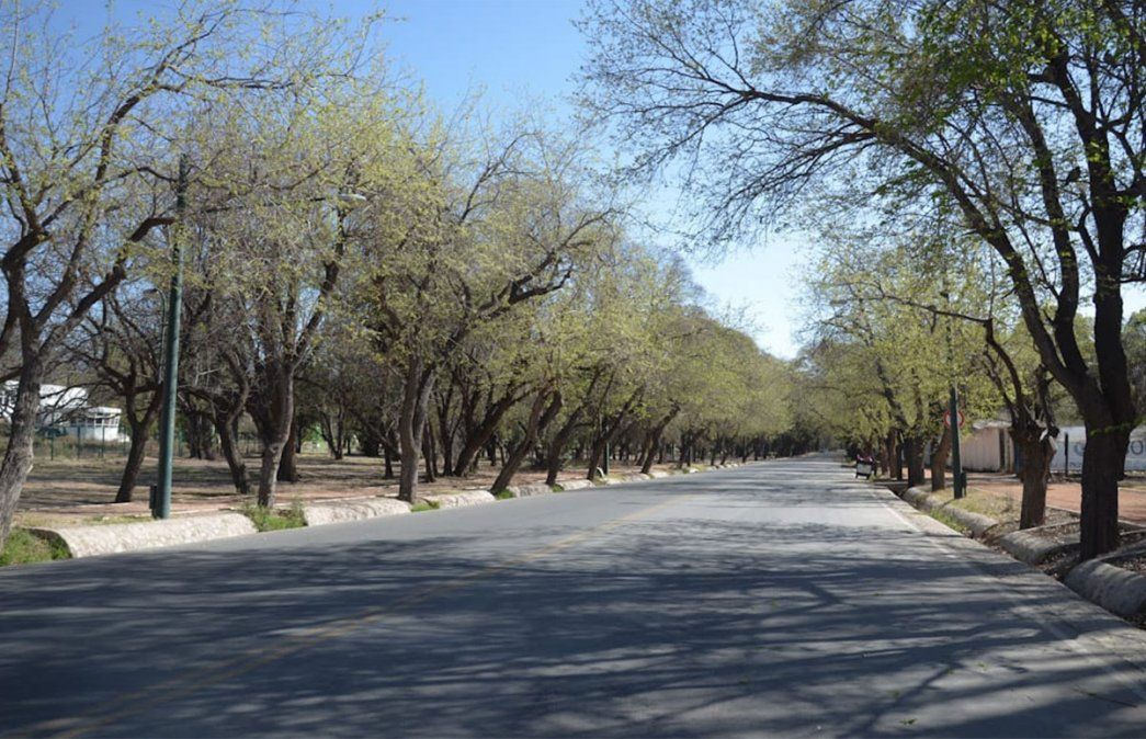 El Parque San Martín lució desierto. Mendoza y la vuelta a Fase 1 por la pandemia de coronavirus. Foto: Martín Pravata / Diario UNO.
