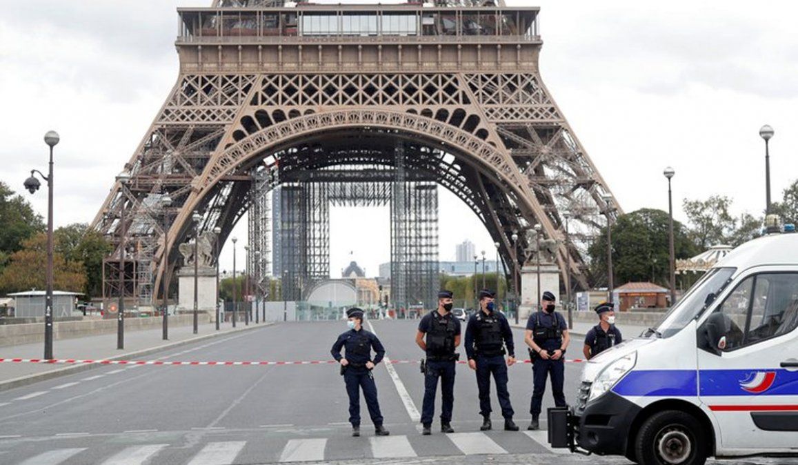 La Torre Eiffel fue evacuada por una alerta de bomba
