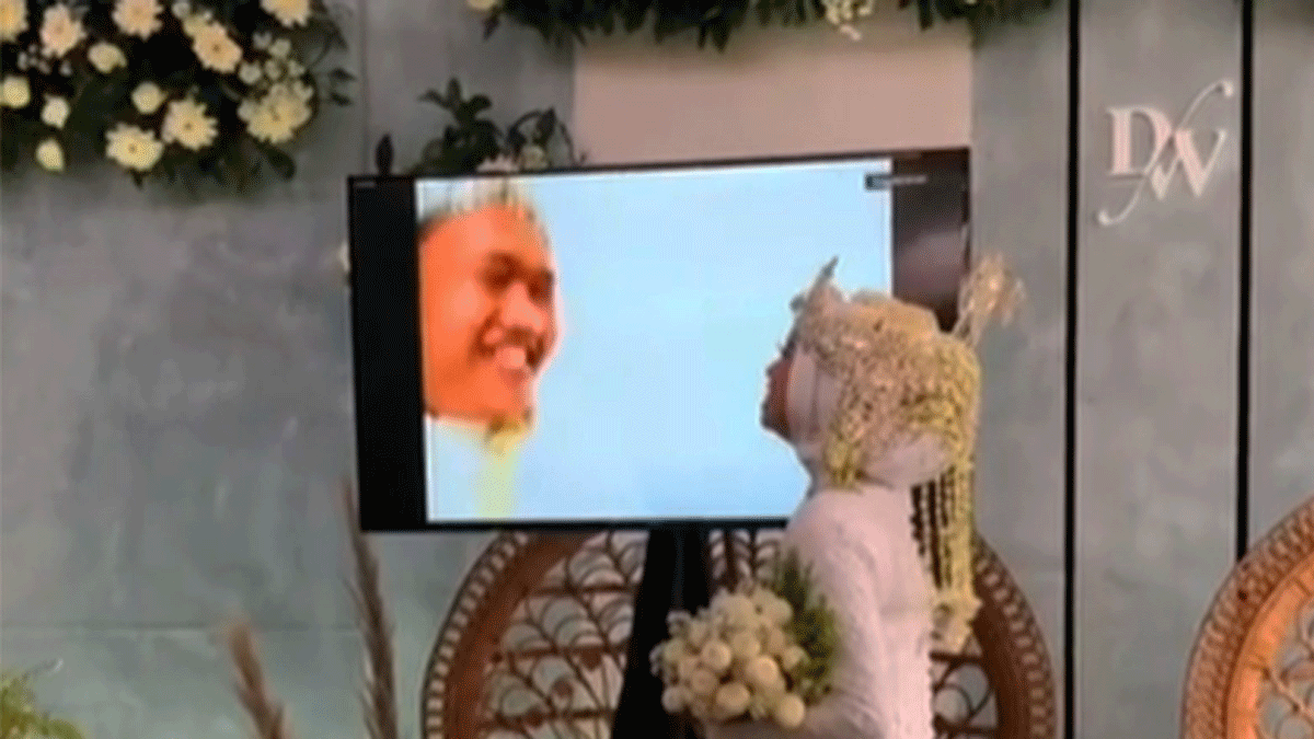 Casamiento insólito. Video: se casó por Zoom vía TikTok porque le dio Covid.