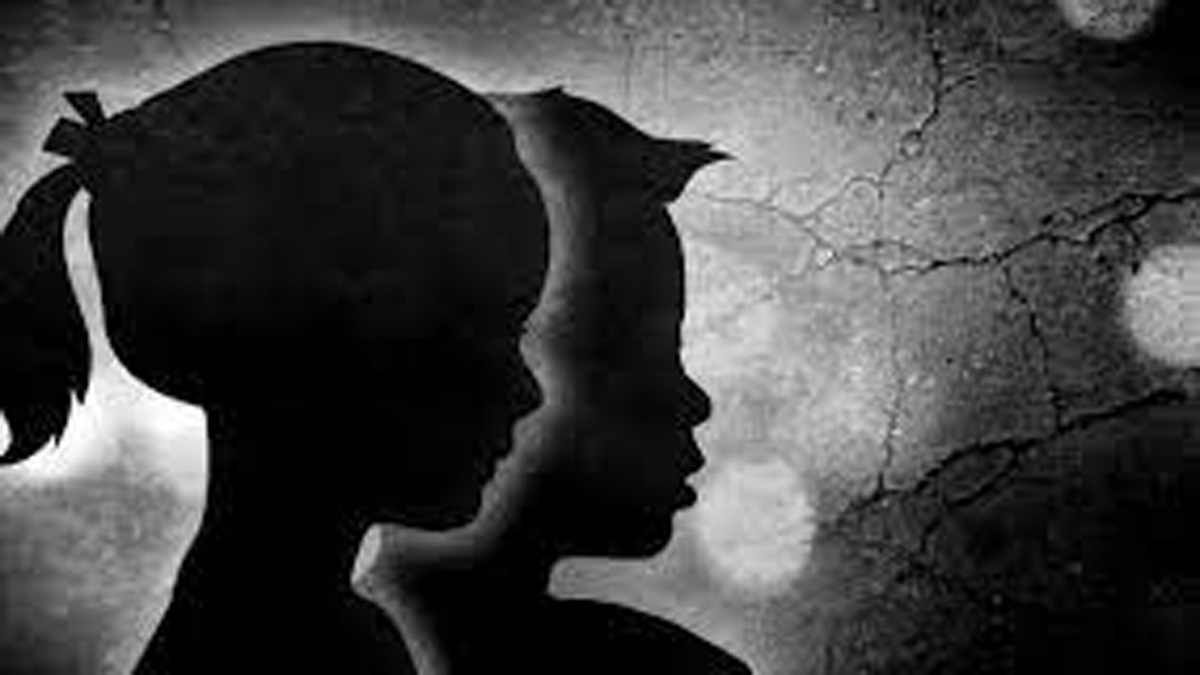 Un depravado filmaba niños en el baño de un hipermercado 