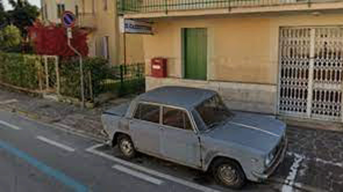 Era un símbolo local. Sacaron un vehículo que llevaba 47 años estacionado en el mismo lugar.