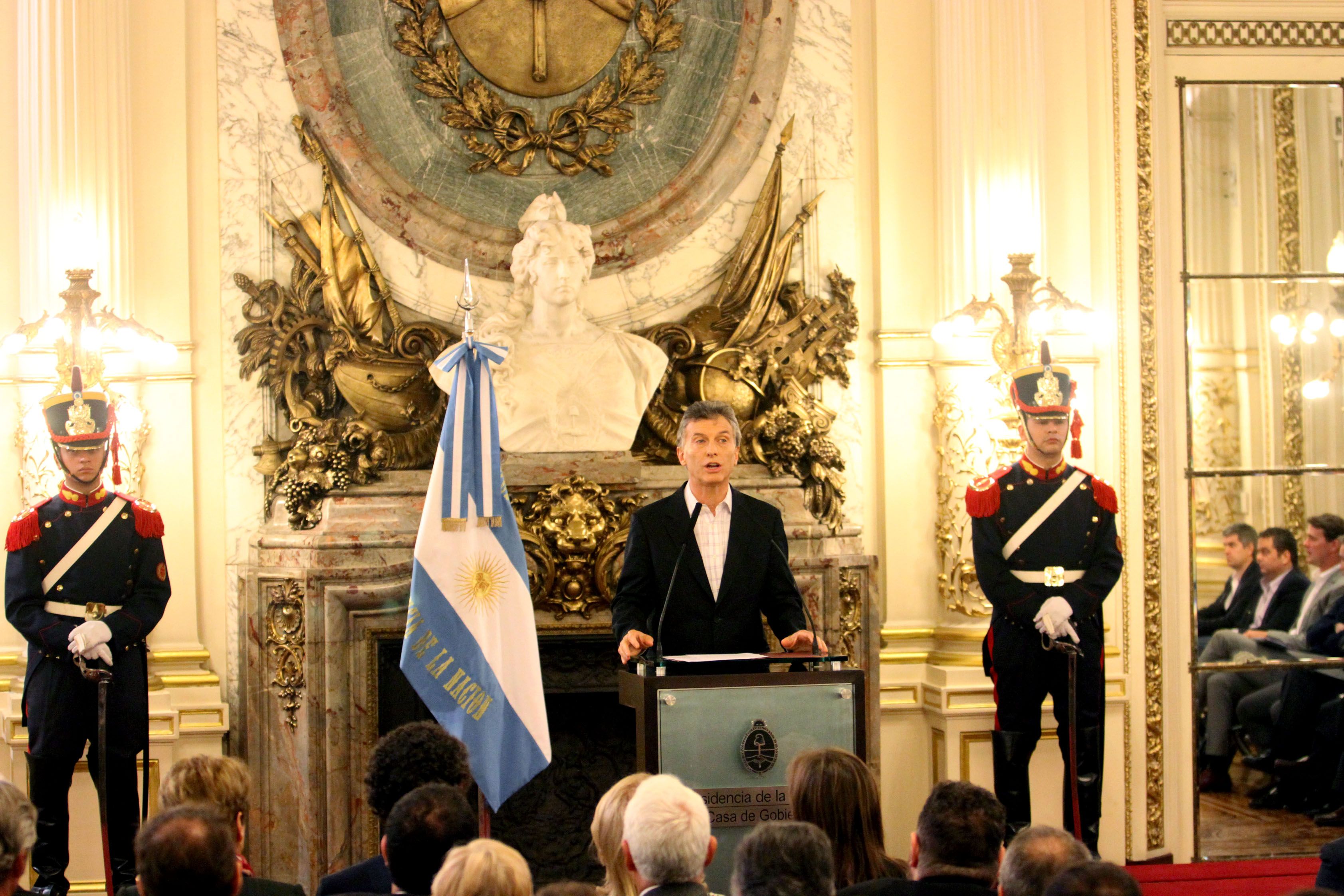 El presidente Mauricio Macri en el salón Blanco de la Casa de Gobierno.