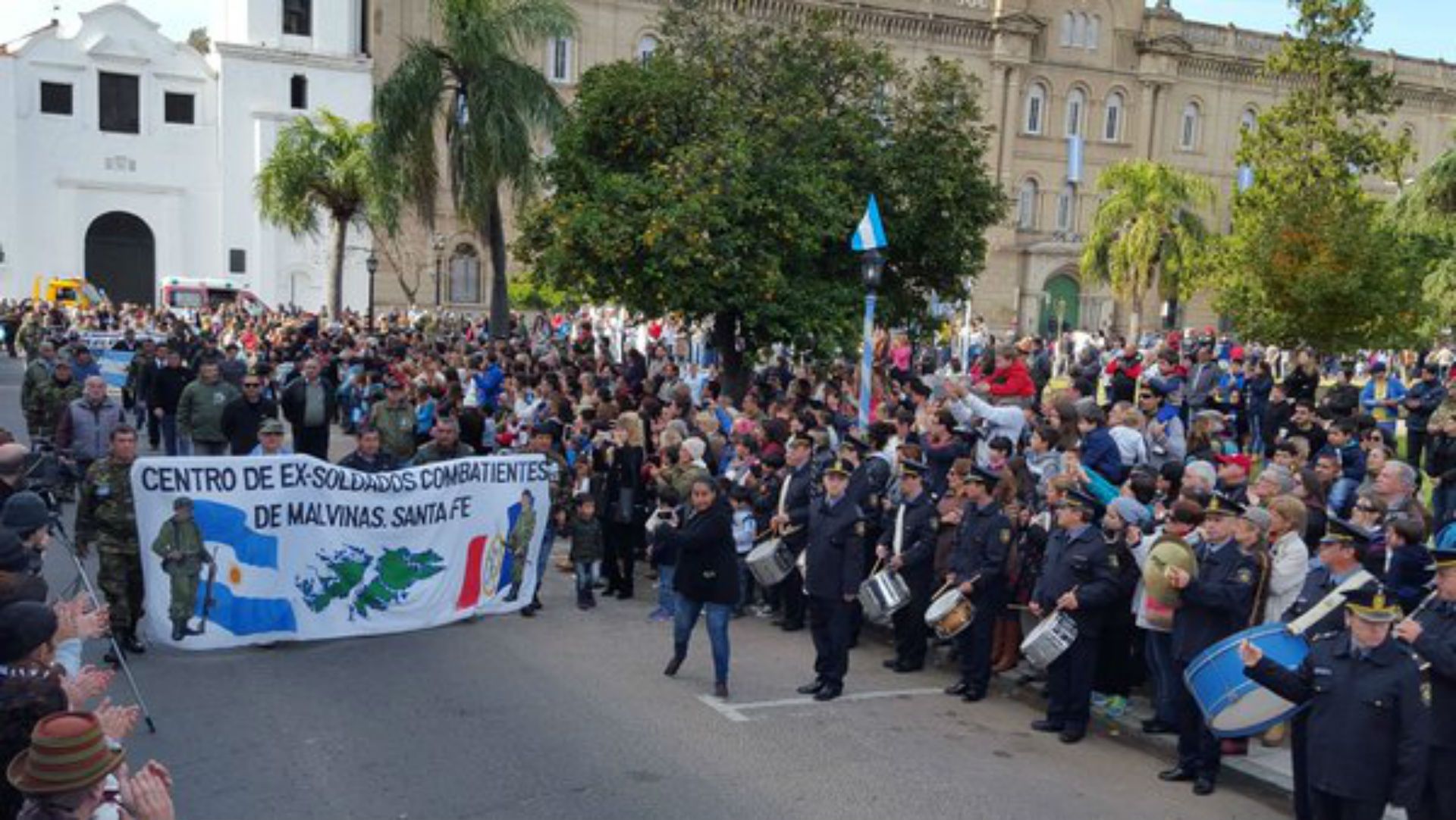 Los excombatientes de Malvinas desfilaron en el acto de conmemoración de la Revolución de Mayo en Santa Fe.