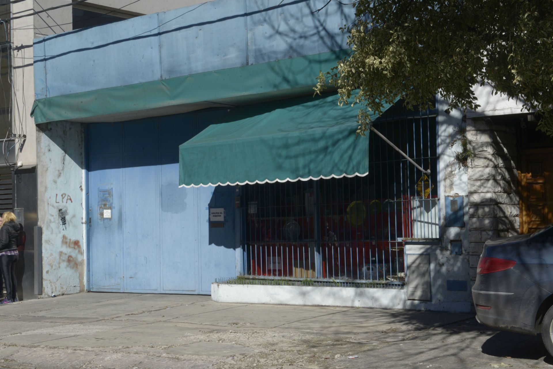 Catamarca 2941. El 28 de agosto de 2012 un incendio destruyó uno de los galpones de la empresa dedicada a la fabricación de envases de polietileno.