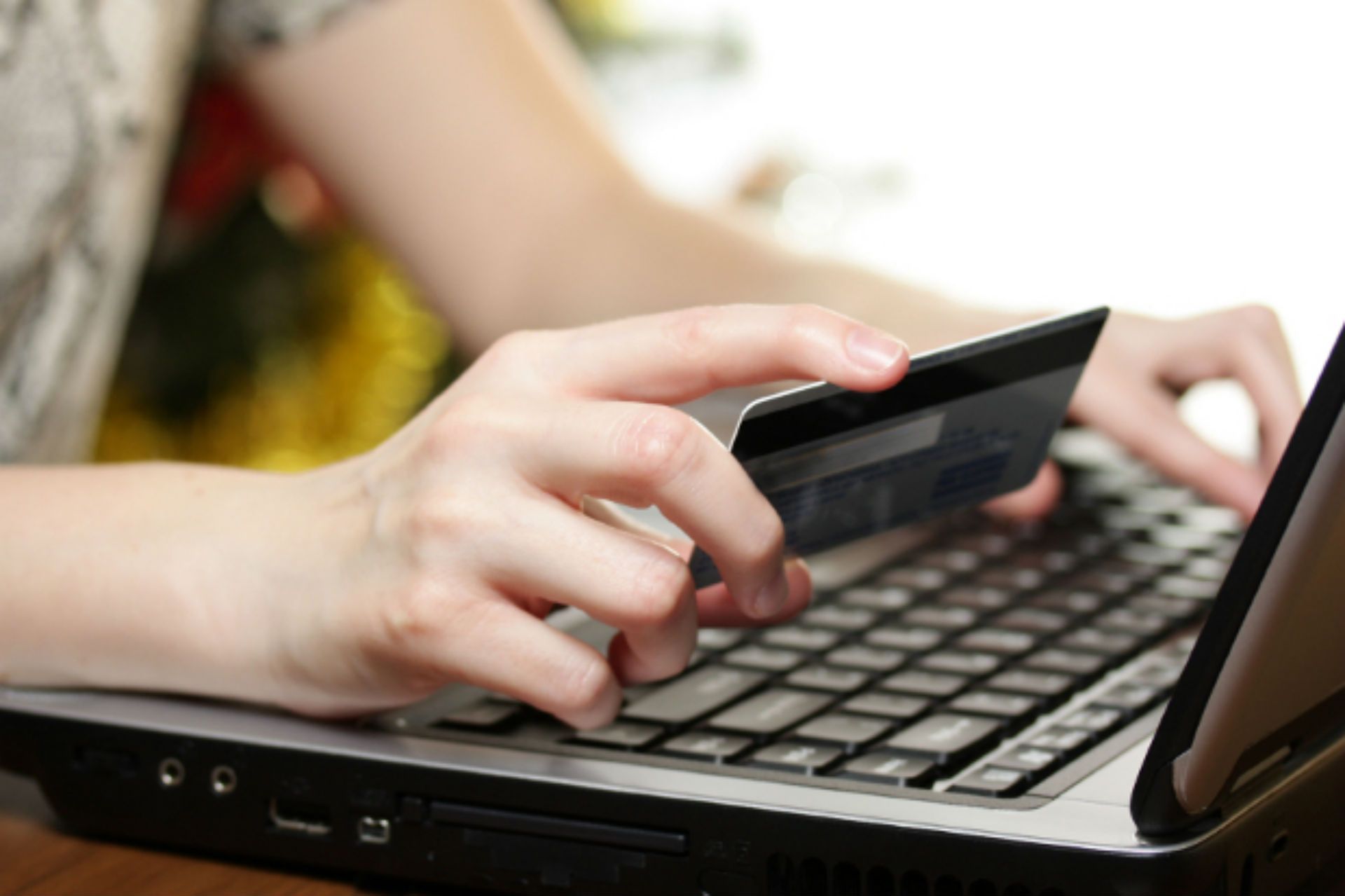Se podrán realizar cinco compras al año con un tope de mil dólares.