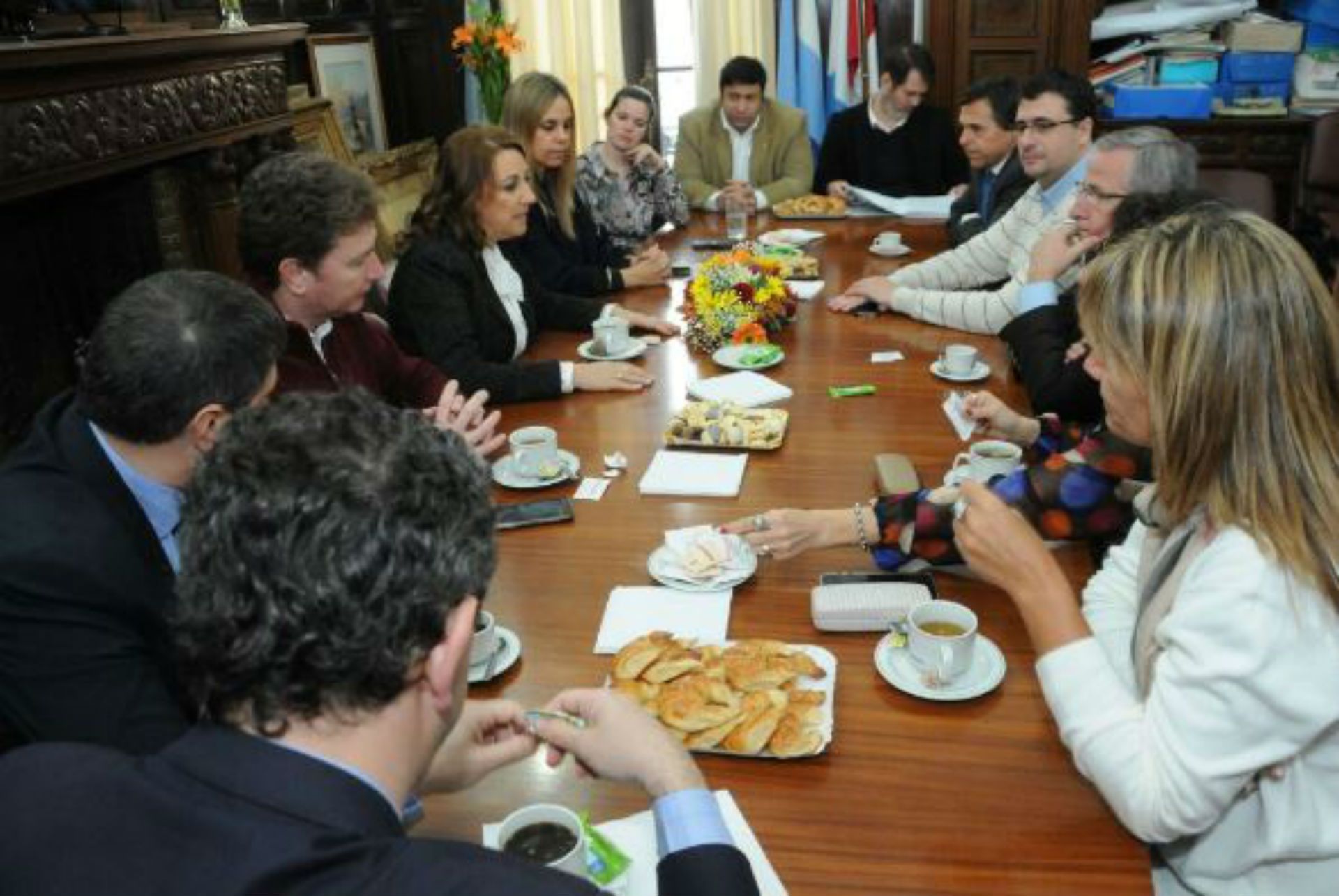 La foto de la reunión fue publicada por la propia intendenta en su cuenta de Twitter.