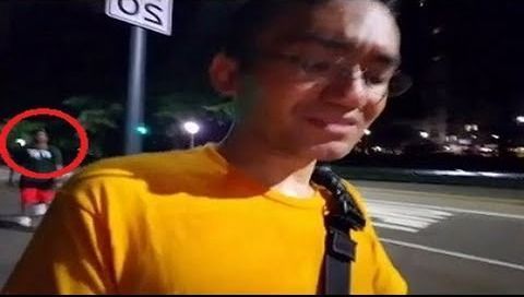 Un chico que jugaba al Pokémon Go fue sorprendido por un asaltante y lo emitió en vivo a la web.&nbsp;