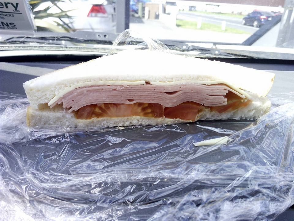 El sandwich engañoso que tentó al cliente.