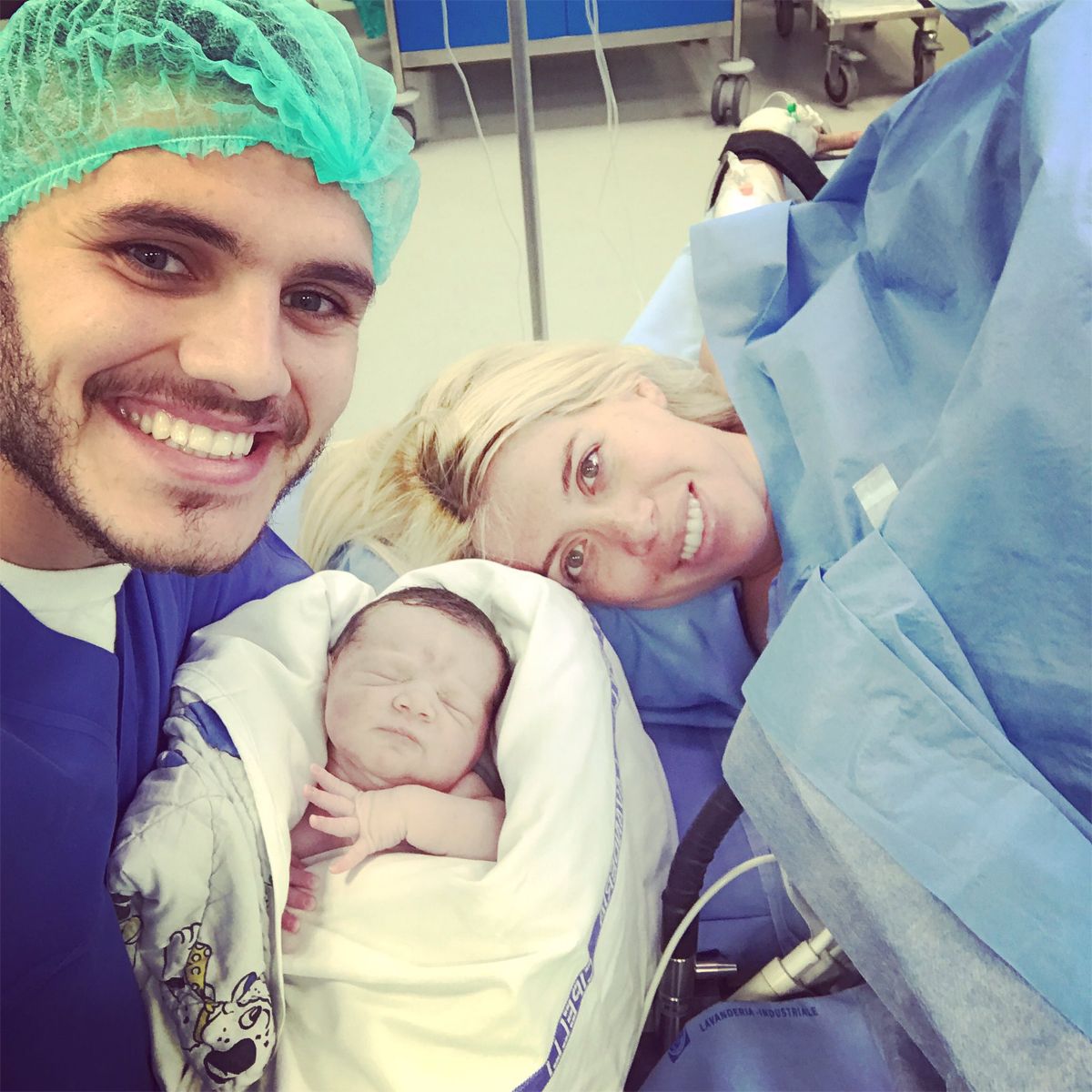 La imagen de la pareja sonriente tras el nacimiento de Isabella Icardi.