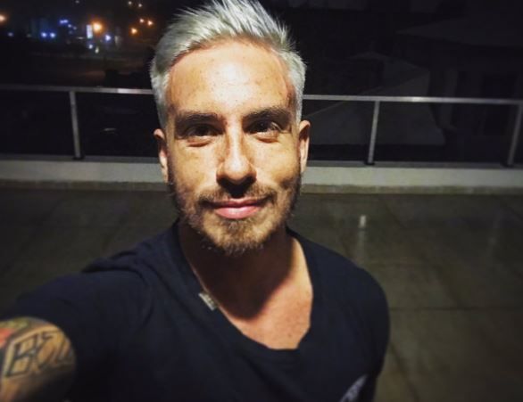 El actor publicó una selfie navideña.