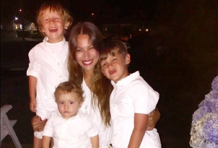 Pampita y sus hijos recibieron juntos el 2016.