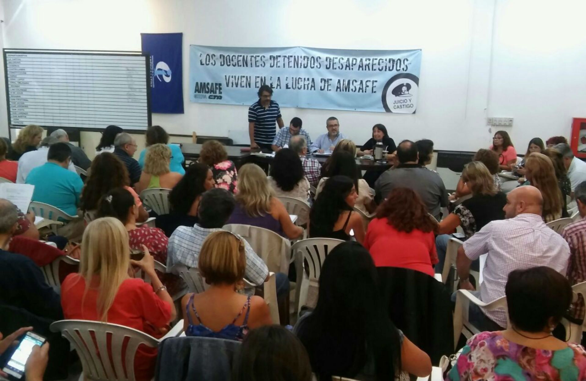 Amsafé. La asamblea provincial determinó medidas de fuerza.