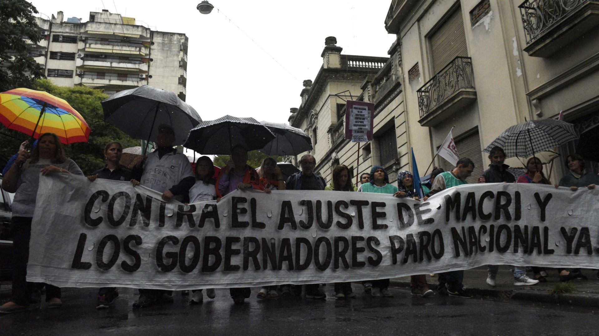Marcha. El miércoles pasado, los maestros rosarinos volvieron a protestar en la calle.