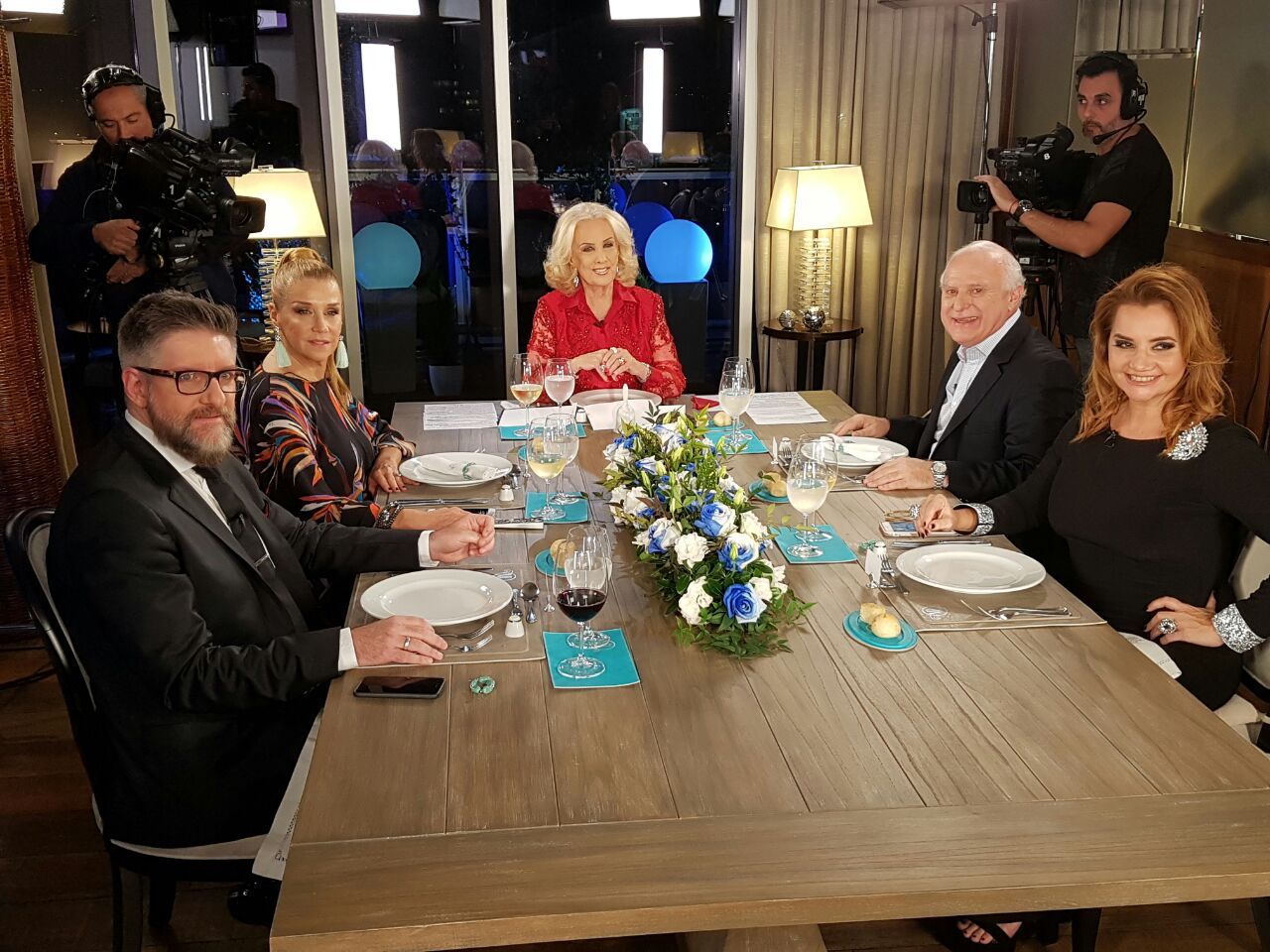 Mesaza completa. Los invitados de Mirtha en su primera noche en Rosario.&nbsp;