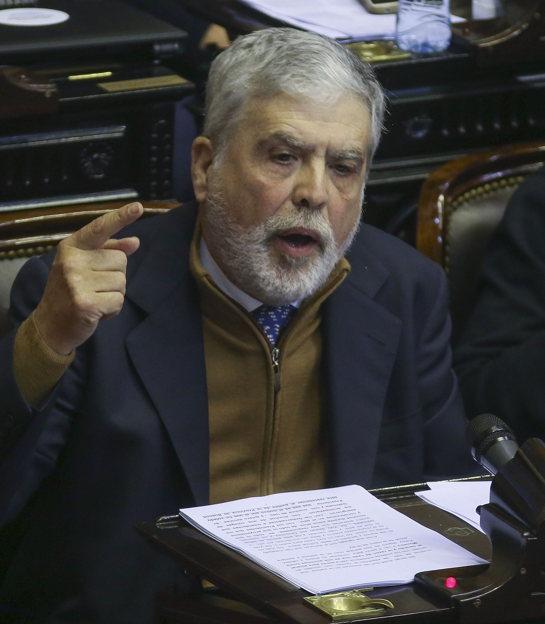 Bajo ataque. De Vido dijo que todo es un relato digno de una novela.